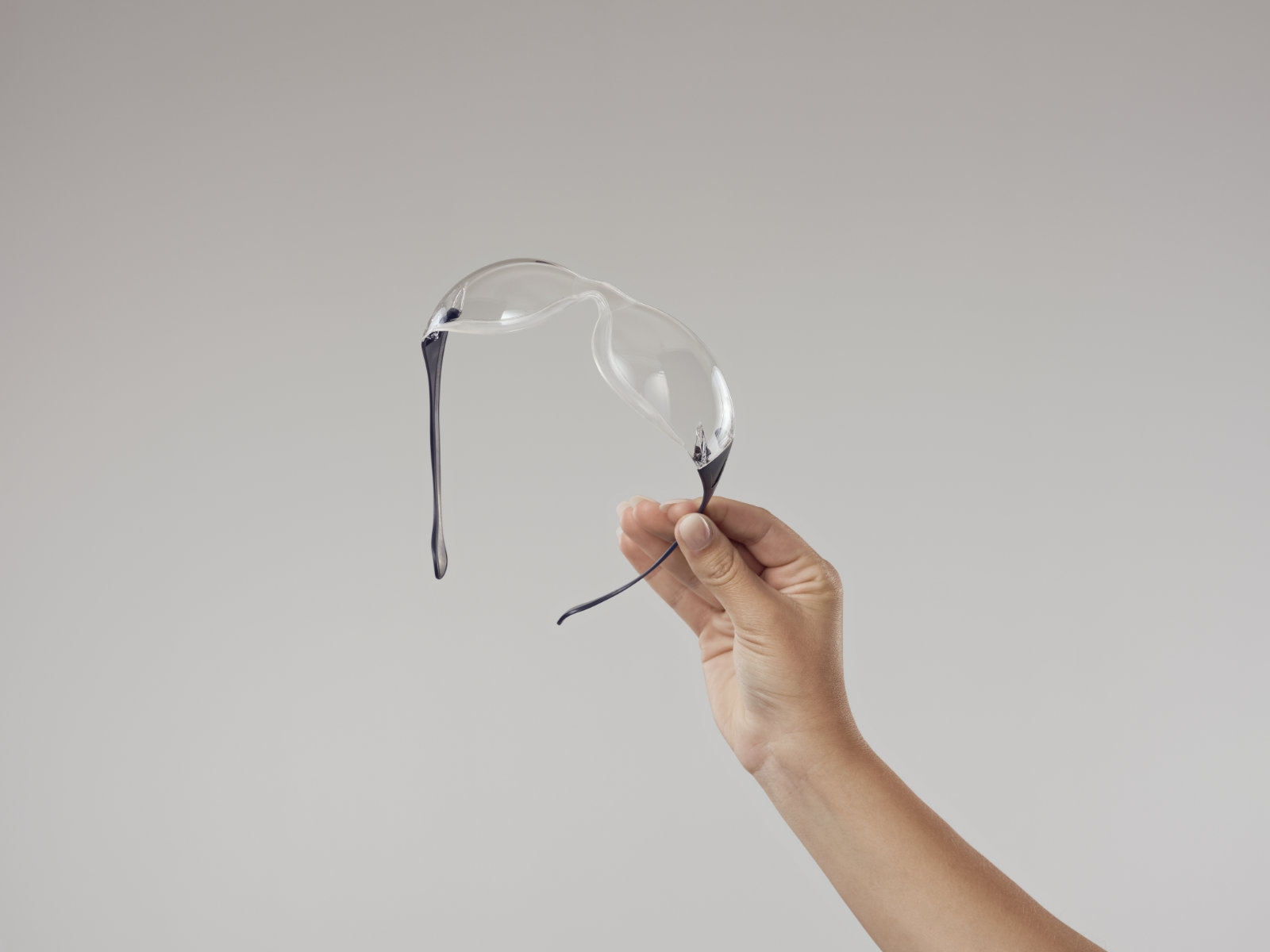 IONDESIGN Moldex Schutzbrille Rroduktdesign realbild in der Hand