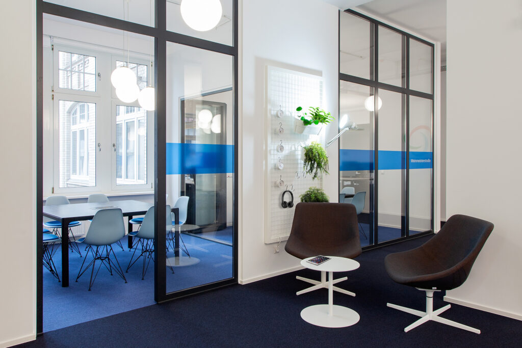 IONDESIGN Officedesign for Trifacta meeting room blue