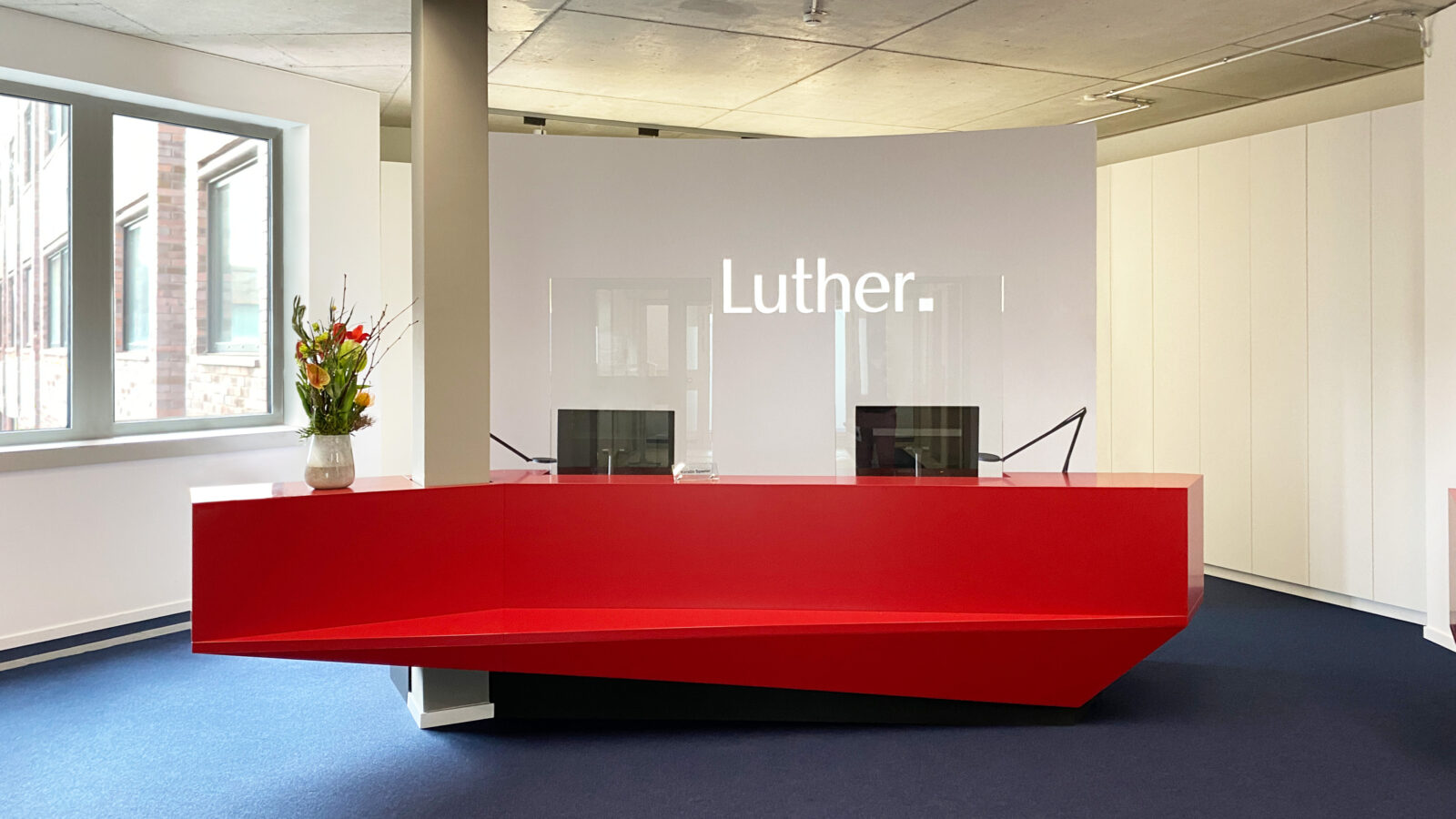 IONDESIGN Luther photo entrance counter bright